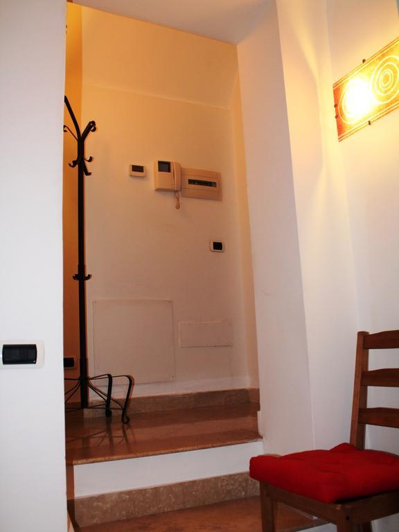 Hella Ibernesi 23 Fori Imperiali Inn, New Gestion! Řím Pokoj fotografie