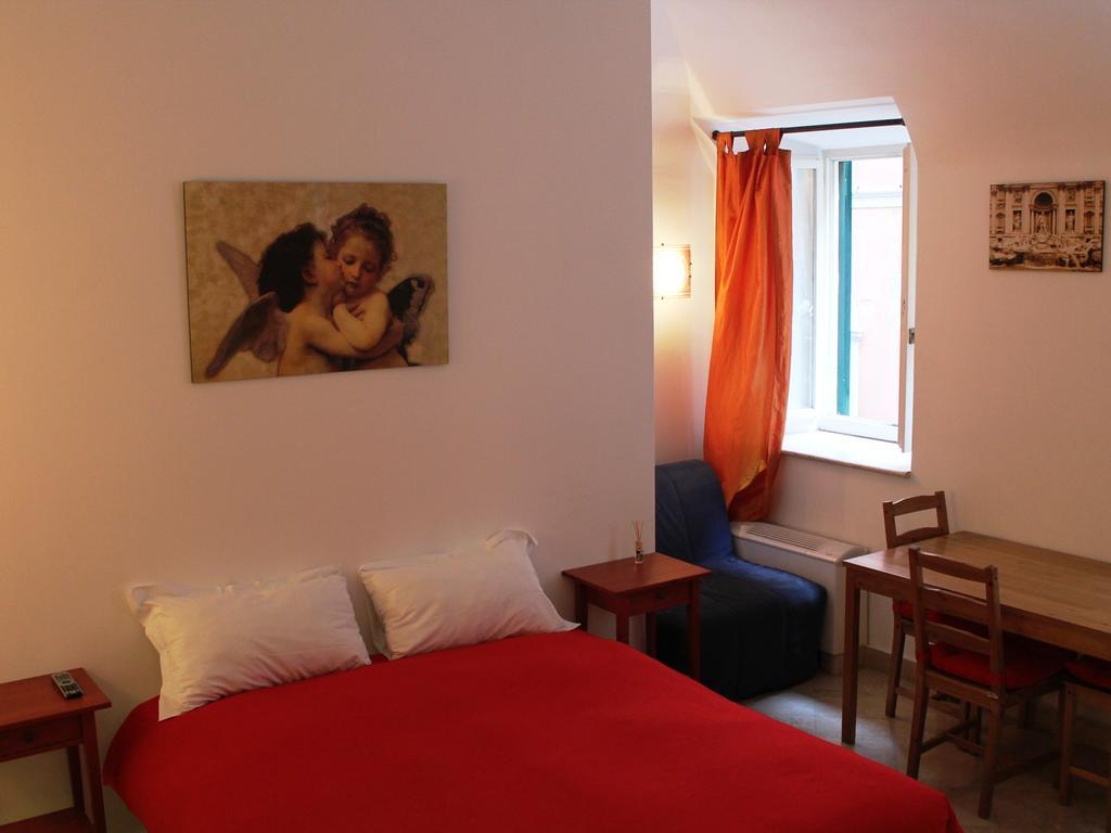 Hella Ibernesi 23 Fori Imperiali Inn, New Gestion! Řím Pokoj fotografie