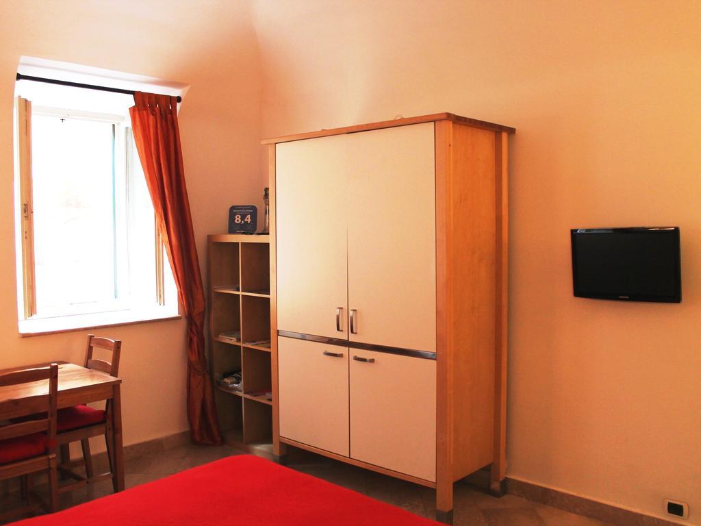 Hella Ibernesi 23 Fori Imperiali Inn, New Gestion! Řím Pokoj fotografie
